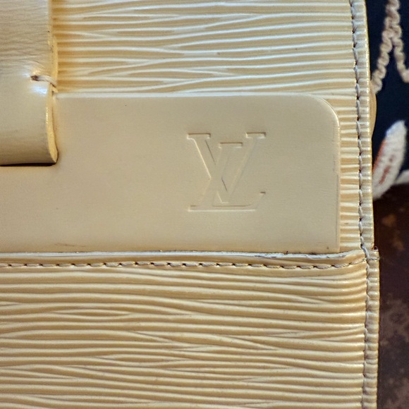 LOUIS VUITTON Epi Croisette PM Tote Bag 👉🏻hard to find color VANILLA👈🏻Auth. - Picture 7 of 7